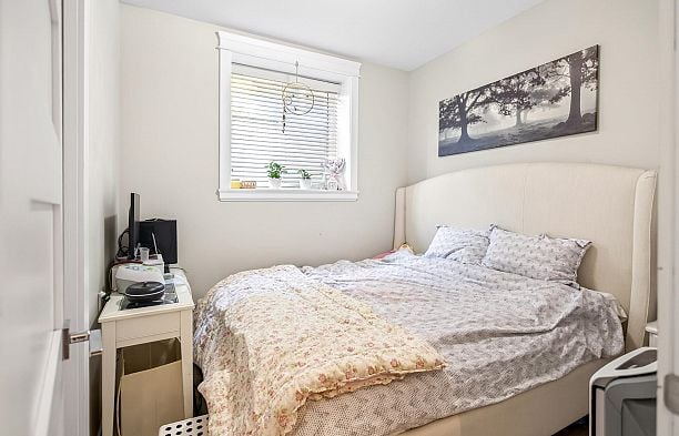 2989 W 32nd Avenue MacKenzie Heights