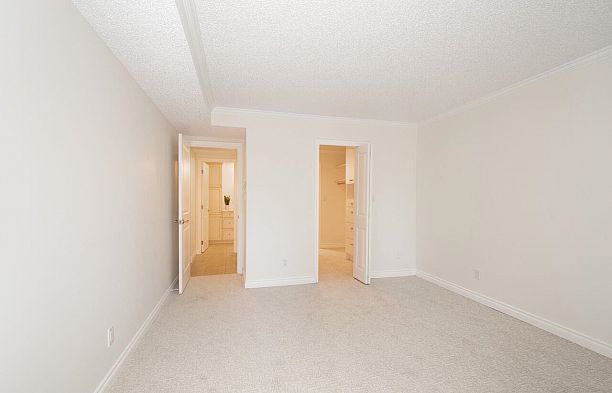 207 333 Wethersfield Drive South Cambie