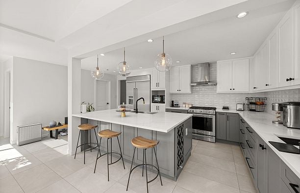 2566 Mcbain Avenue Quilchena