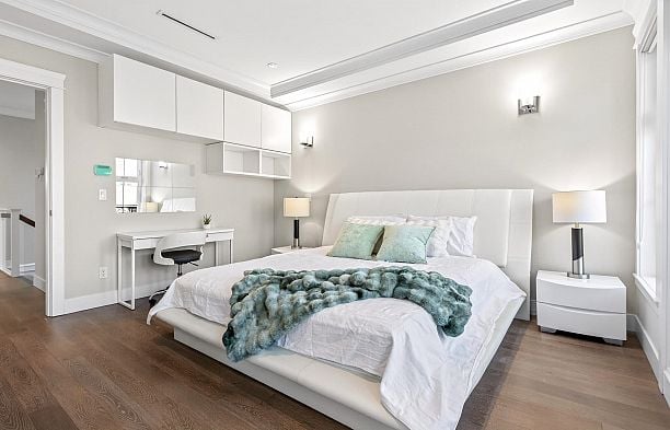 2989 W 32nd Avenue MacKenzie Heights