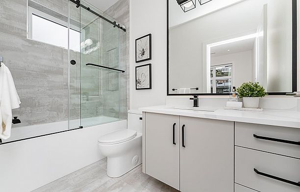 2 2837 Oliver Crescent Arbutus