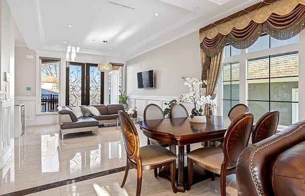 2989 W 32nd Avenue MacKenzie Heights