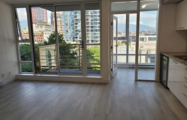 131 REGIMENT SQUARE, Vancouver BC V6B 1X6 Downtown VW