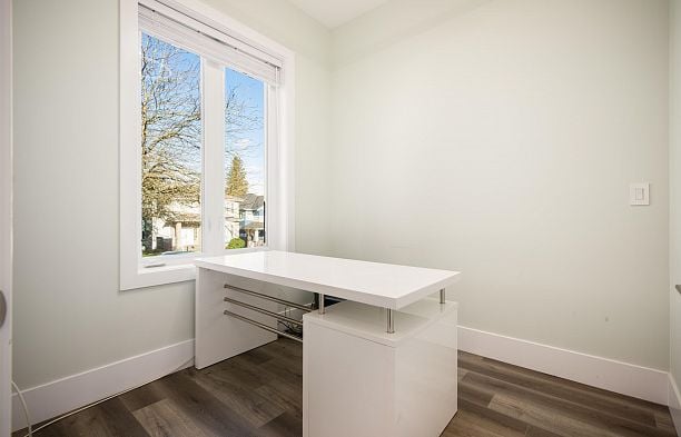 1 58 E 39th Avenue Main