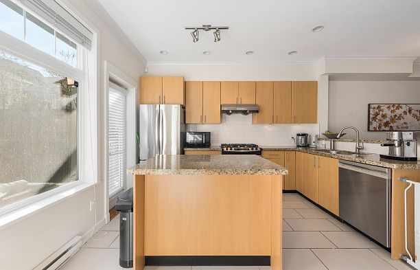 319 W 59th Avenue South Cambie