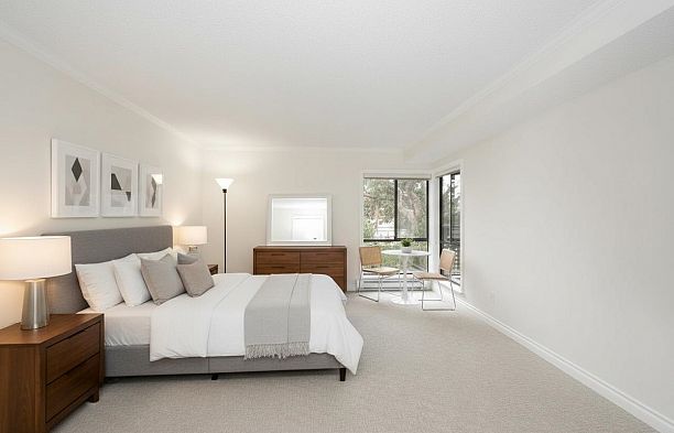 207 333 Wethersfield Drive South Cambie