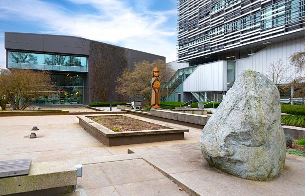 207 333 Wethersfield Drive South Cambie