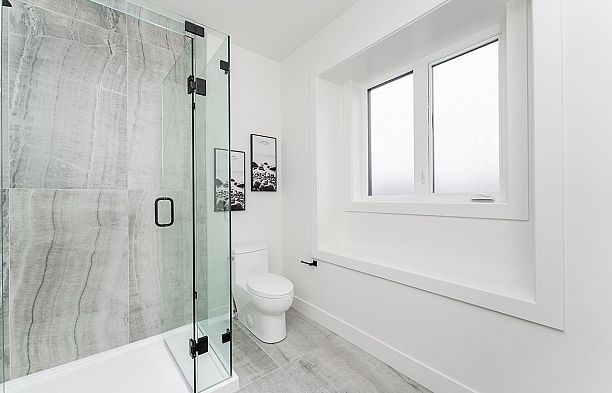 2 2837 Oliver Crescent Arbutus