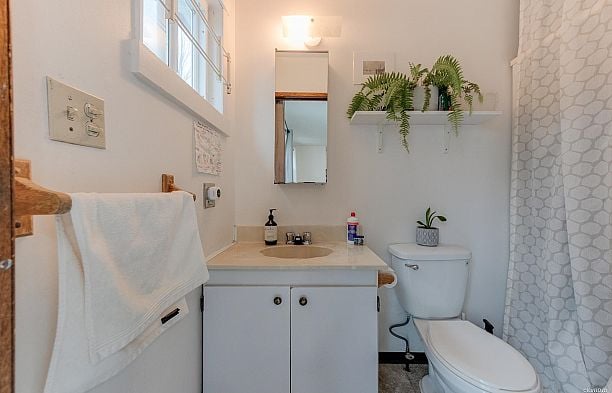 308 E King Edward Avenue Main