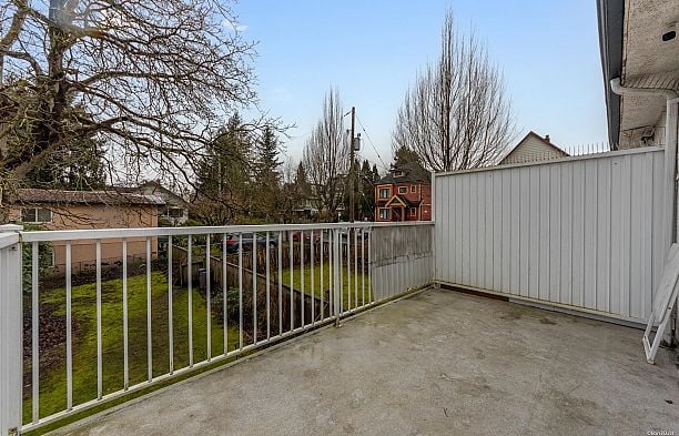 308 E King Edward Avenue Main