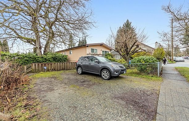 308 E King Edward Avenue Main