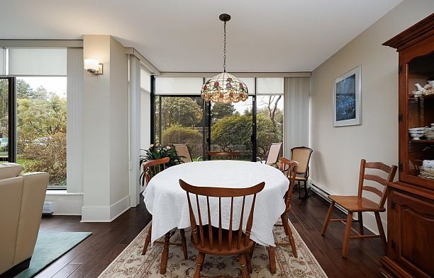 112 4101 Yew Street Quilchena