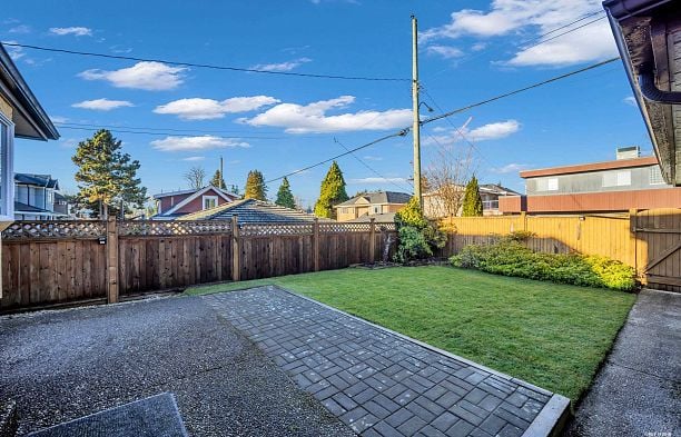 2445 W 19th Avenue Arbutus