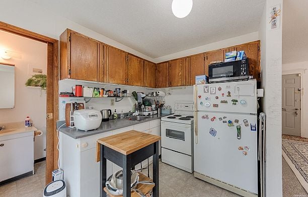 308 E King Edward Avenue Main