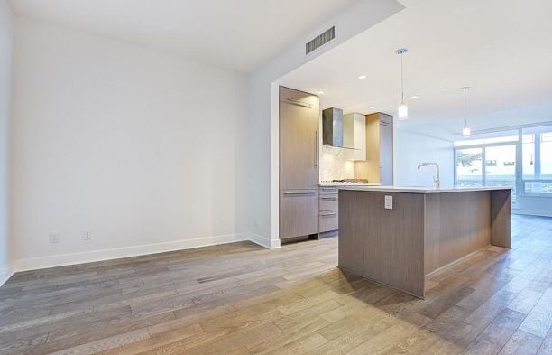 207 677 W 41ST AVENUE, Vancouver BC V5Z 3M4 Cambie