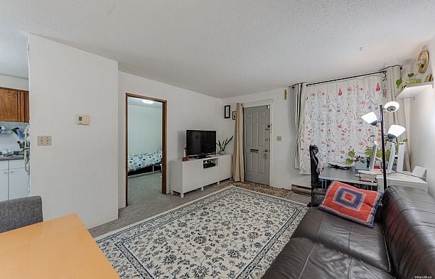 308 E King Edward Avenue Main