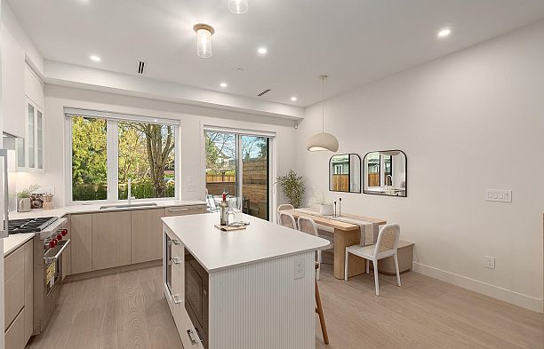 1 7 E 23rd Avenue Main