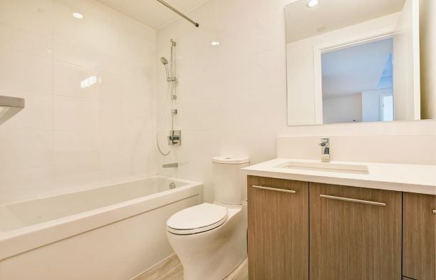 207 677 W 41ST AVENUE, Vancouver BC V5Z 3M4 Cambie