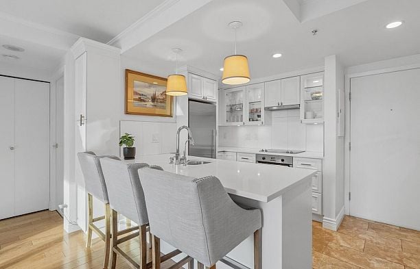 502 1331 W Georgia Street Coal Harbour