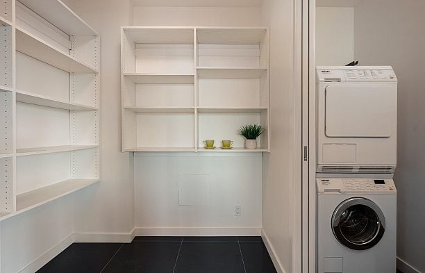 2201 277 Thurlow Street Coal Harbour