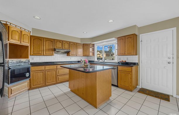 2445 W 19th Avenue Arbutus