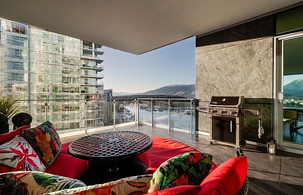 2201 277 Thurlow Street Coal Harbour