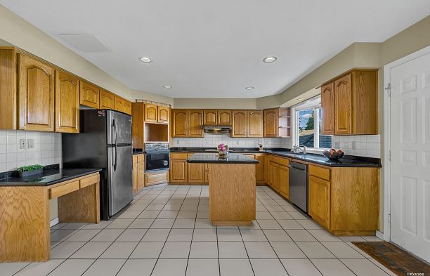 2445 W 19th Avenue Arbutus