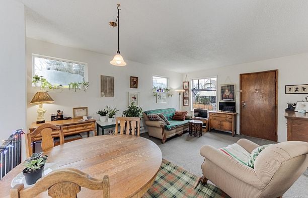 308 E King Edward Avenue Main