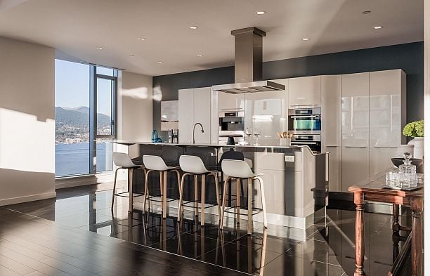 2201 277 Thurlow Street Coal Harbour