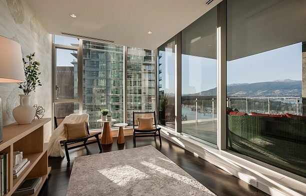 2201 277 Thurlow Street Coal Harbour