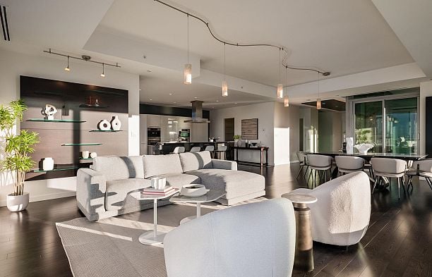 2201 277 Thurlow Street Coal Harbour