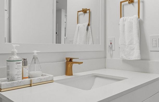 502 1331 W Georgia Street Coal Harbour