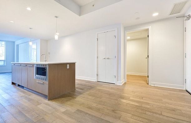 207 677 W 41ST AVENUE, Vancouver BC V5Z 3M4 Cambie