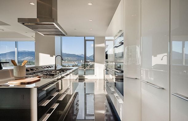 2201 277 Thurlow Street Coal Harbour