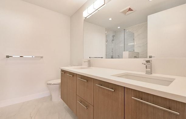 207 677 W 41ST AVENUE, Vancouver BC V5Z 3M4 Cambie