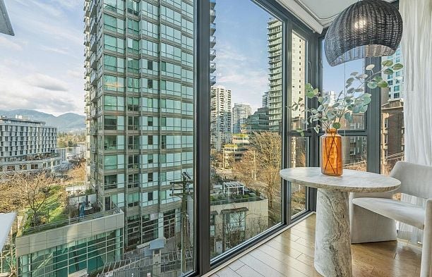 502 1331 W Georgia Street Coal Harbour