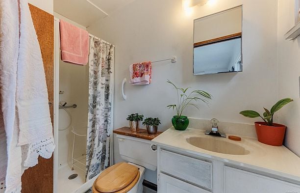 308 E King Edward Avenue Main