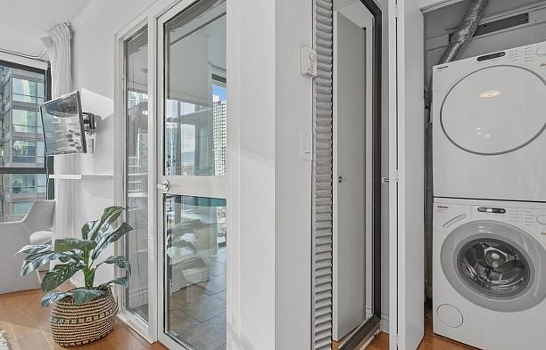 502 1331 W Georgia Street Coal Harbour