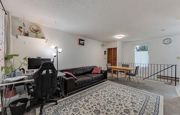 308 E King Edward Avenue Main