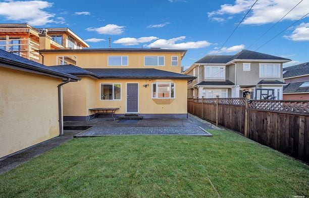 2445 W 19th Avenue Arbutus