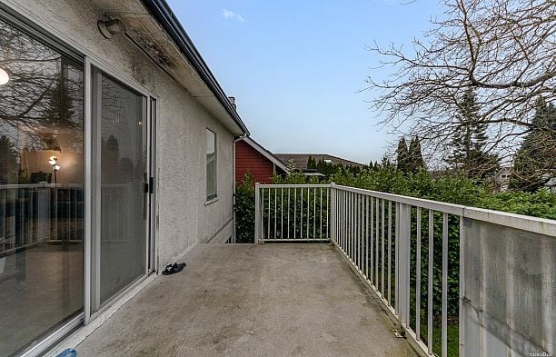 308 E King Edward Avenue Main