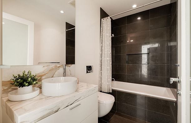 2201 277 Thurlow Street Coal Harbour