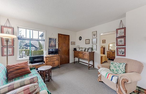 308 E King Edward Avenue Main