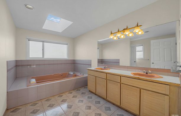 2445 W 19th Avenue Arbutus