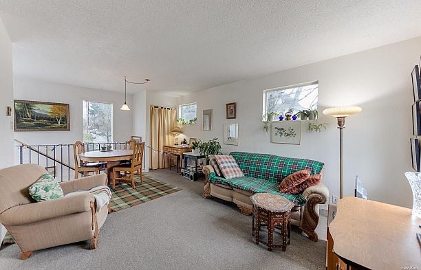 308 E King Edward Avenue Main