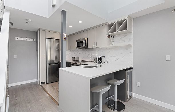 13 1355 W 4th Avenue False Creek