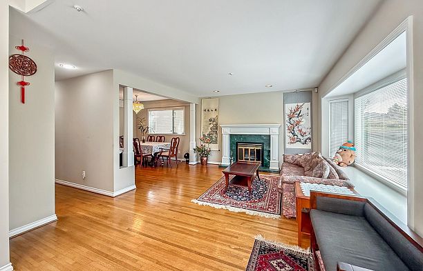 2755 W 20th Avenue Arbutus