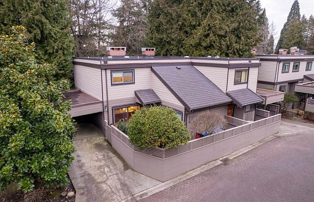 3993 Parkway Drive Quilchena