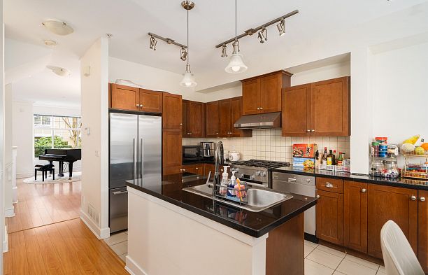 968 Westbury Walk South Cambie