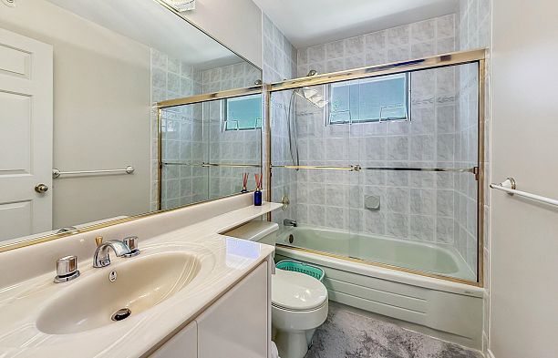 2755 W 20th Avenue Arbutus